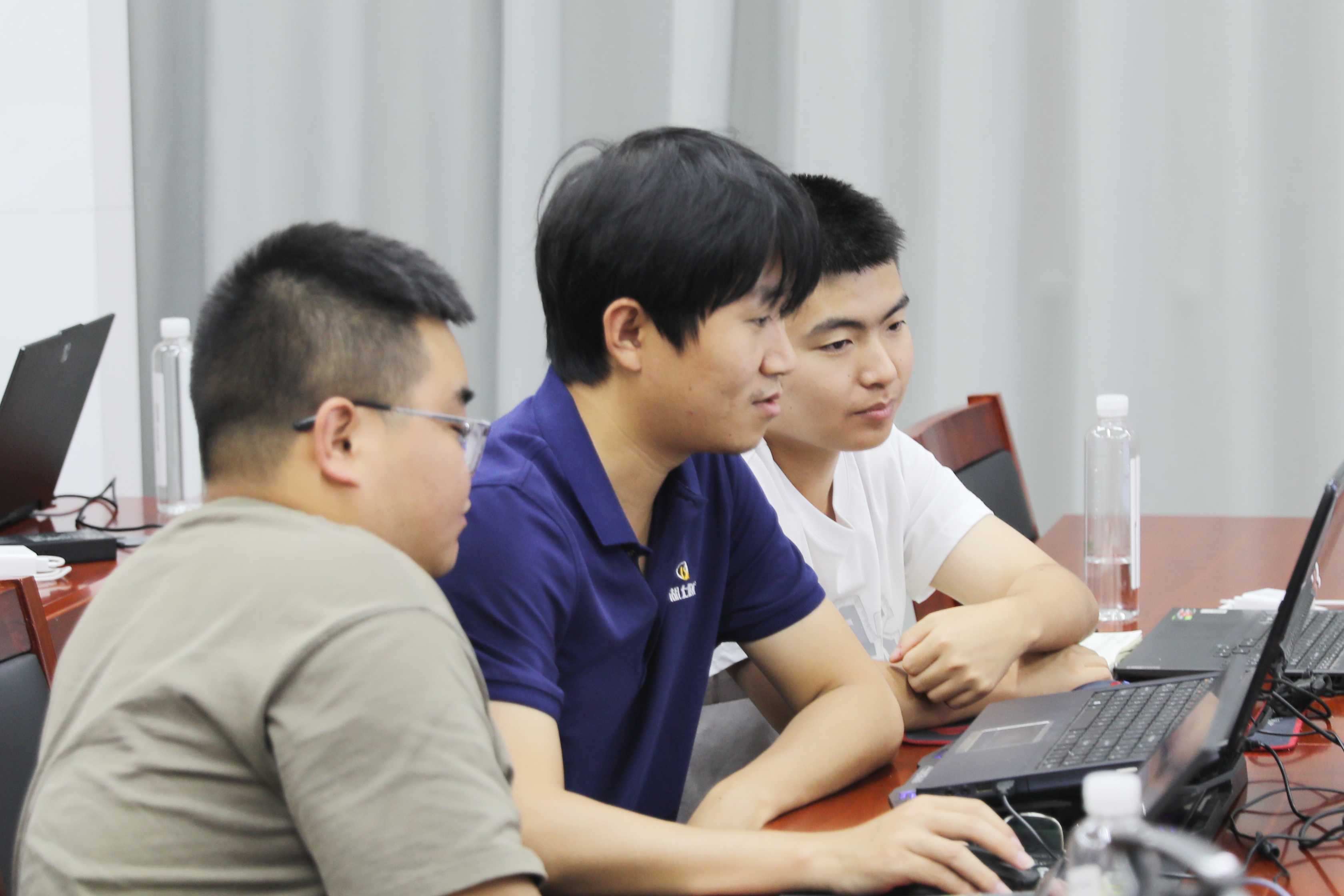 09-1图:课堂学习讨论组图.png