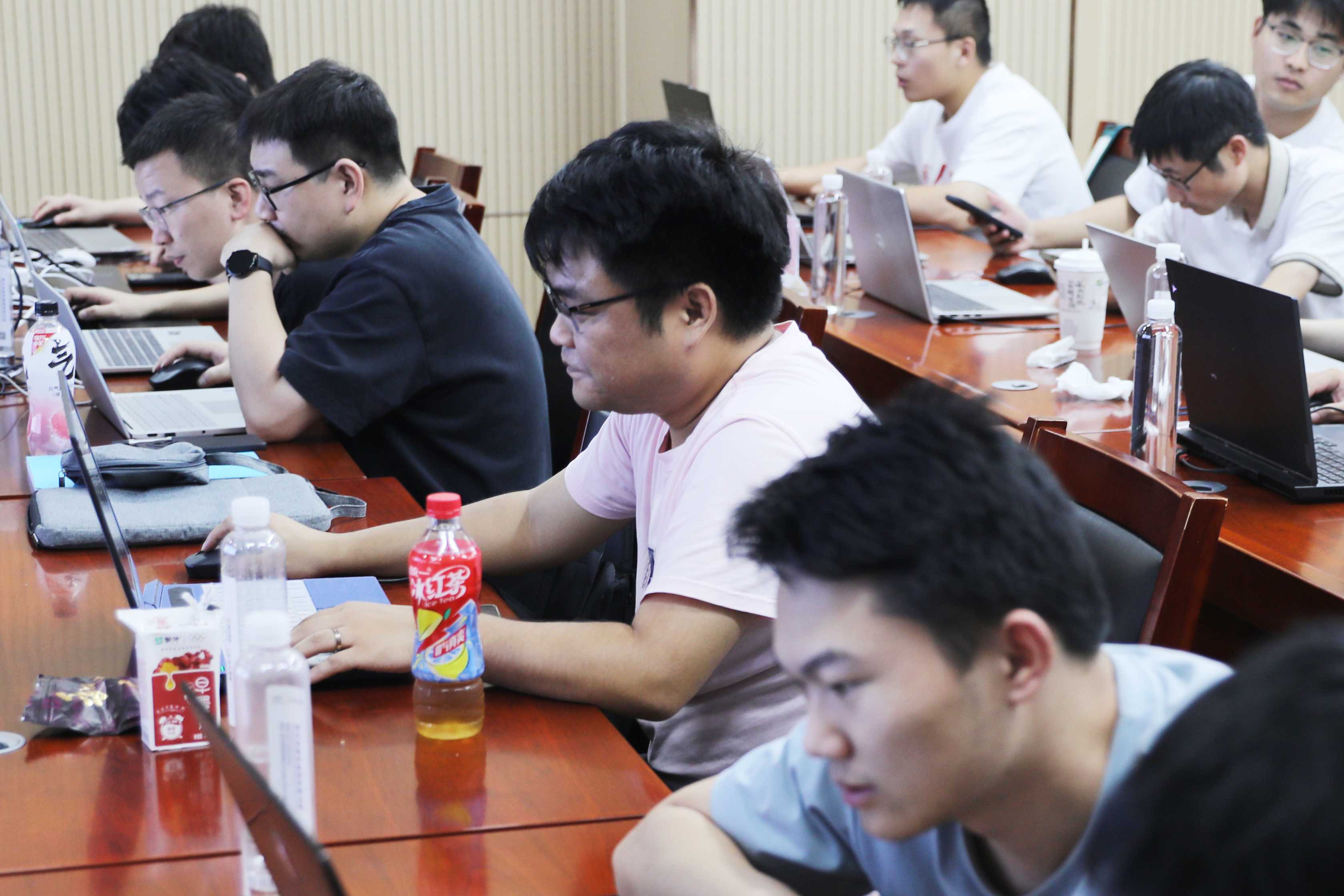 09-6图:课堂学习讨论组图.png
